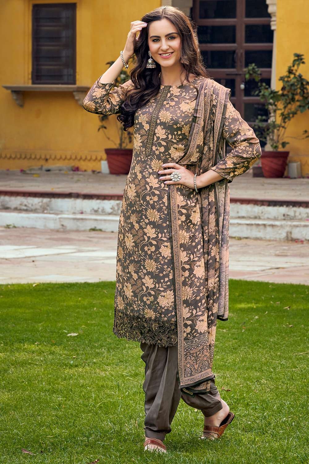 Buy Charming Navy Blue Cotton Printed Patiala Salwar Suit With Nazmin  Dupatta at best price - Gitanjali Fashions