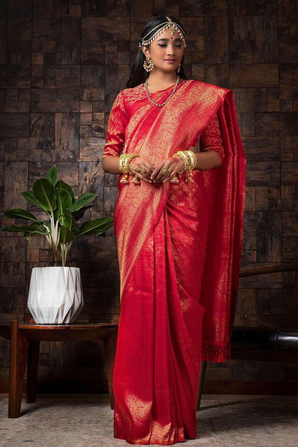 The Crimson Red Saree 😍 Bride: @ratnajain_ Makeup: @khyatichauhan Saree:  @sudhirbhaisareewala (Bridal makeup artist, viral bride, red … | Instagram