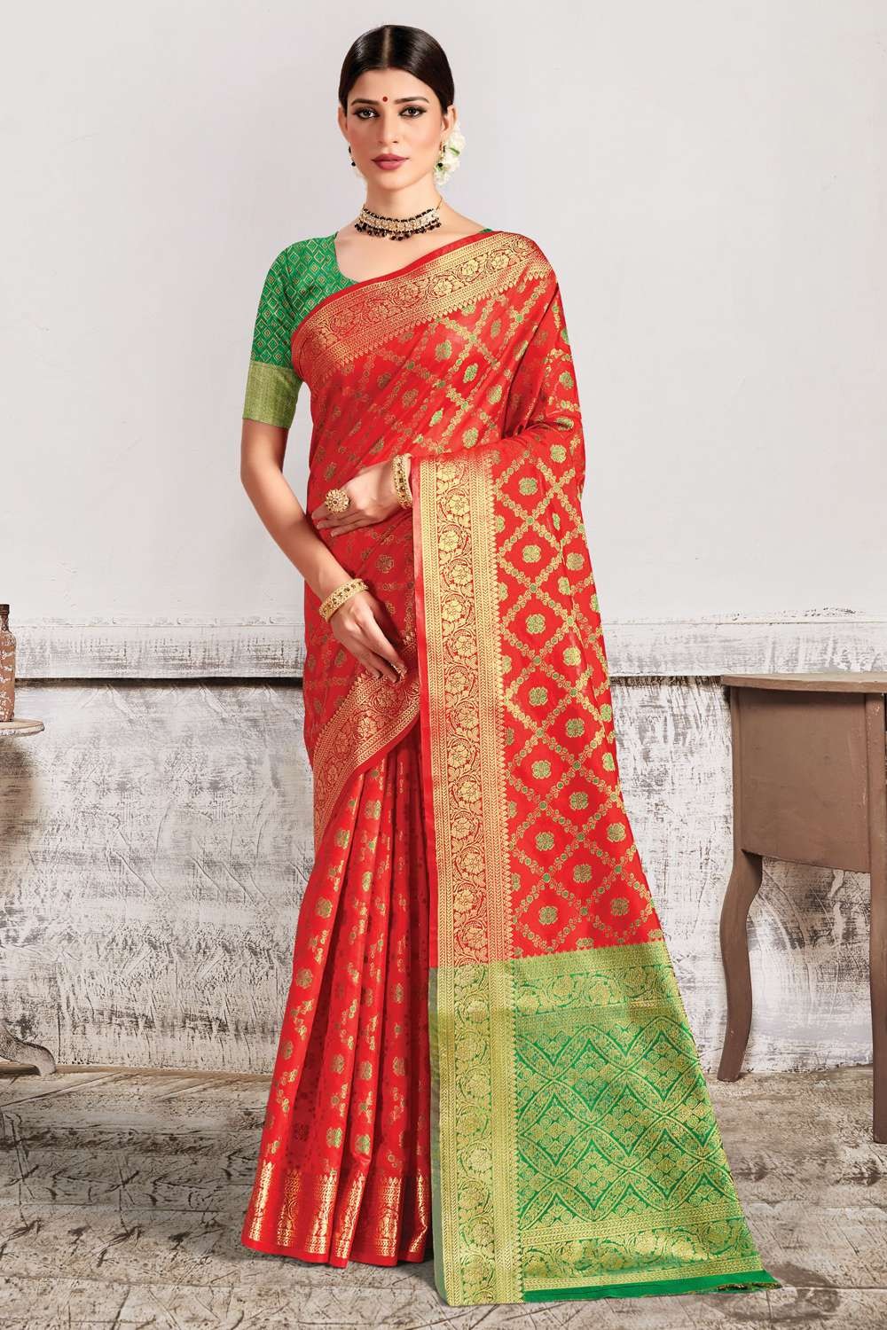 VA Collections - Chilli red koorai saree with simple green blouse as  requested by the bride | Facebook