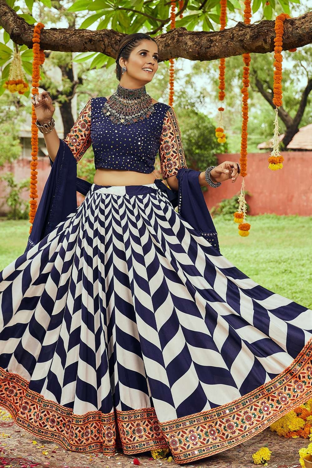 Navratri Lehenga - Buy Navratri Chaniya Choli Online at Best Price