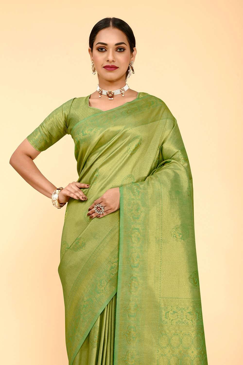 5 Red Saree Karwa Chauth Looks Inspired By Your Favourite Bollywood Divas |  HerZindagi