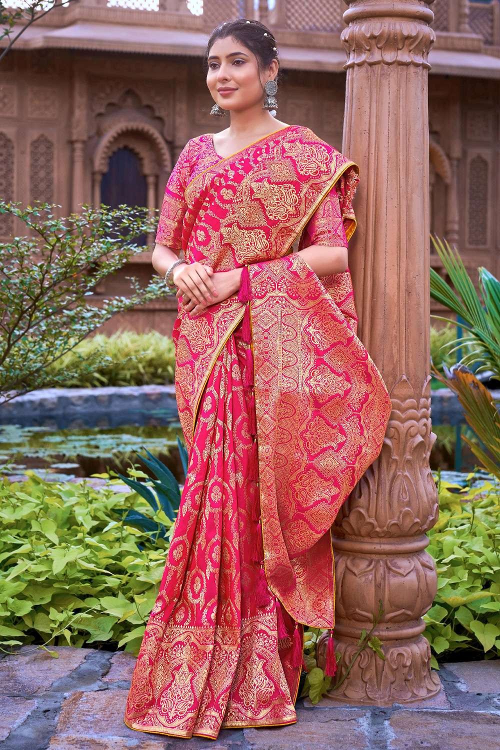 Divya: Khaddi Georgette Handloom Banarasi Saree In The Shades Of Pink –  Zari Banaras