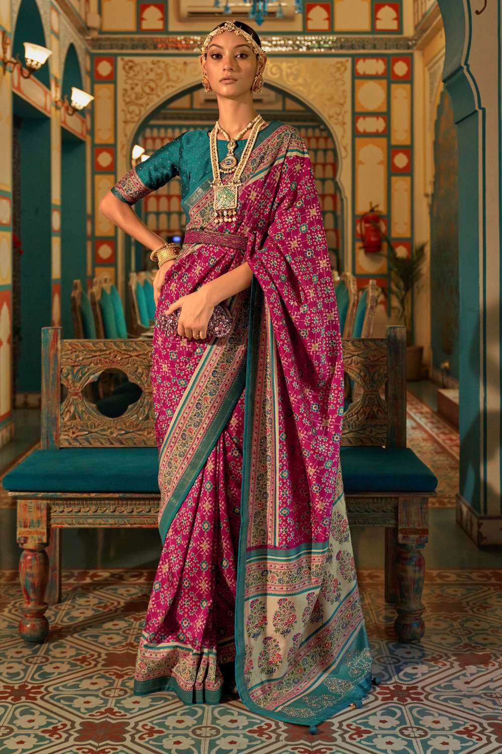 Buy online Patola Silk Saree With Gold Zari Woven & Contrast Rich Pallu -  Pink-AF1555