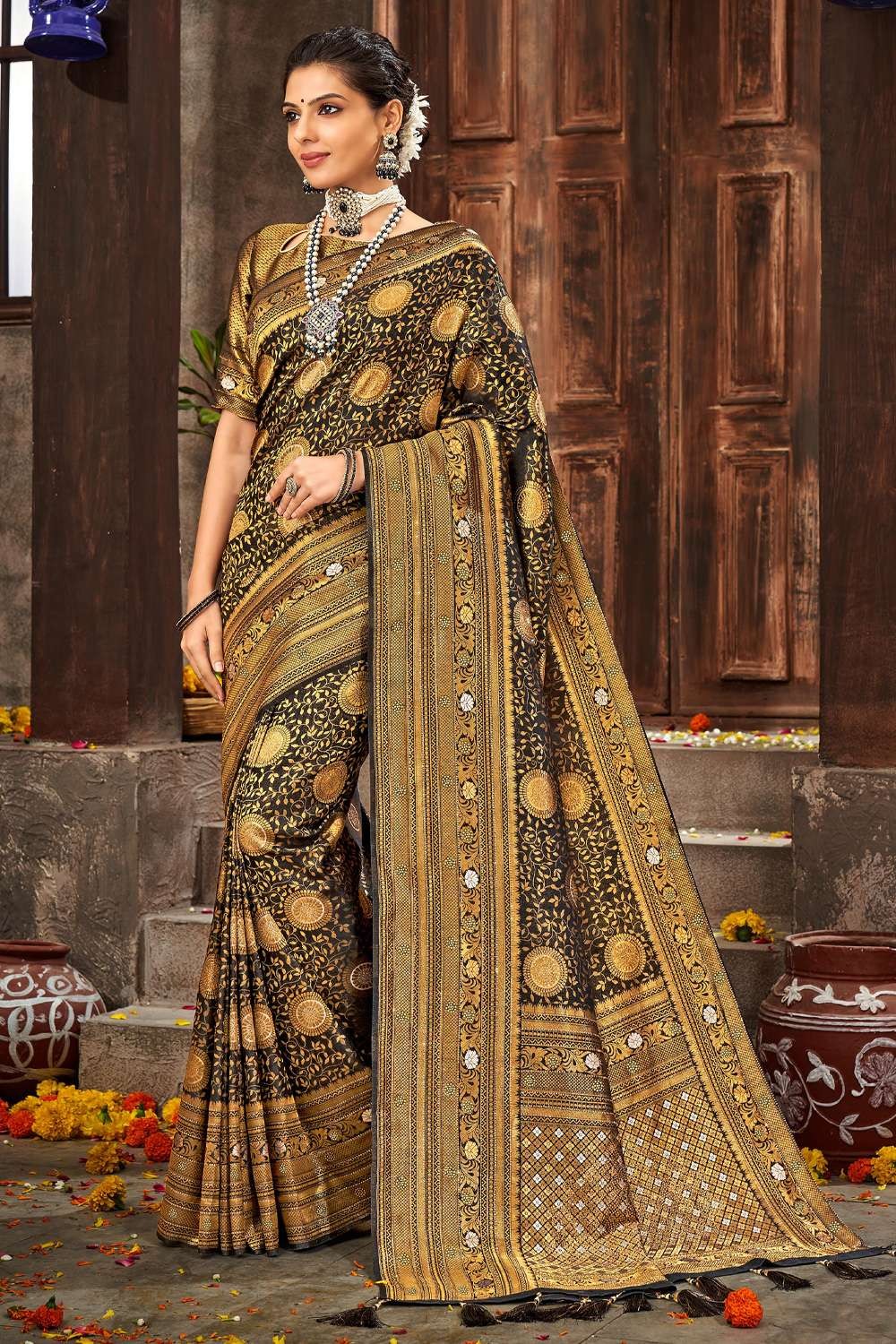 4 Simple Ways To Enhance Your Look In South Indian Saree - Latest Fashion  News, New Trends