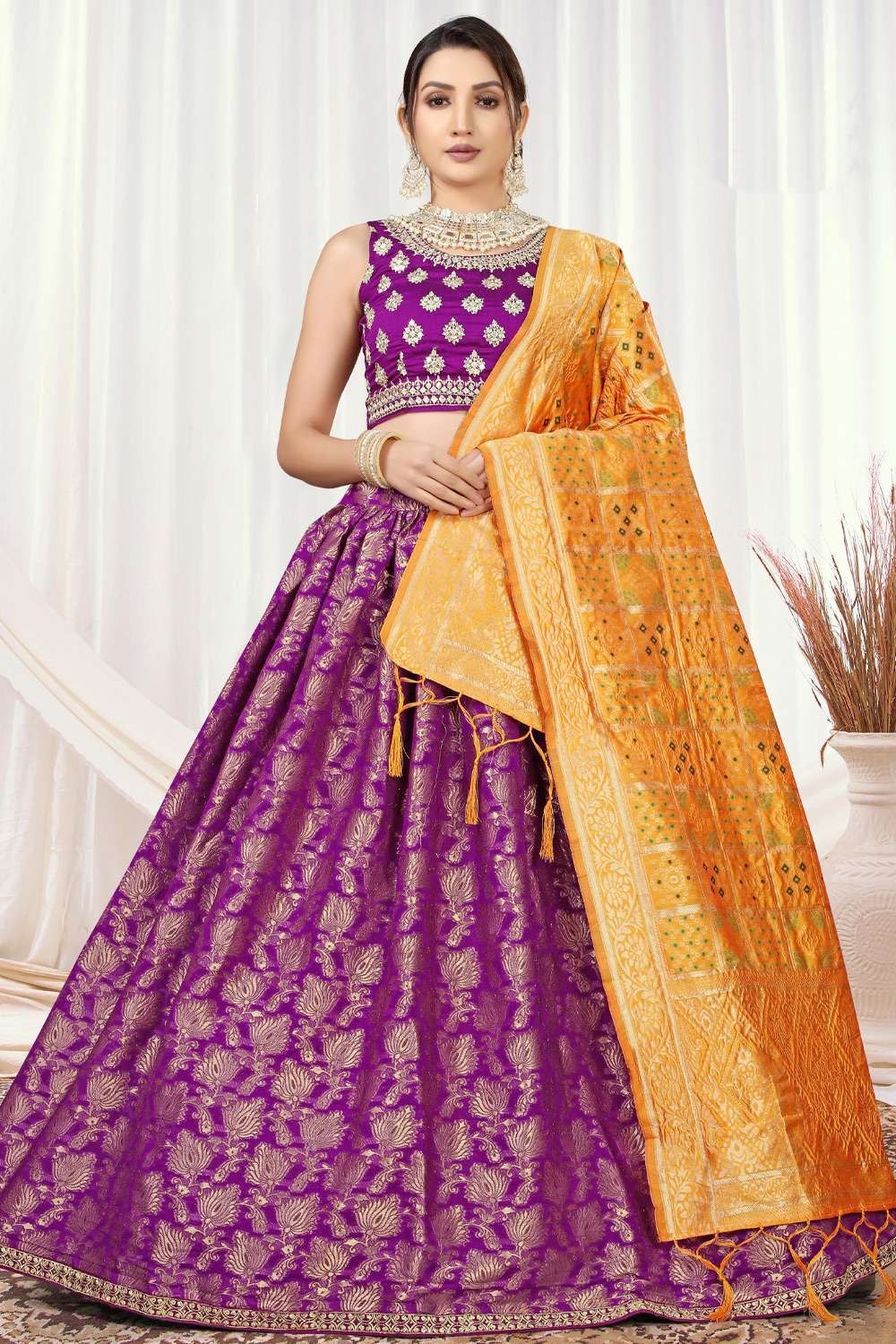 Spotted: Real Brides Who looked Gorgeous In Their Aubergine Lehengas |  WeddingBazaar