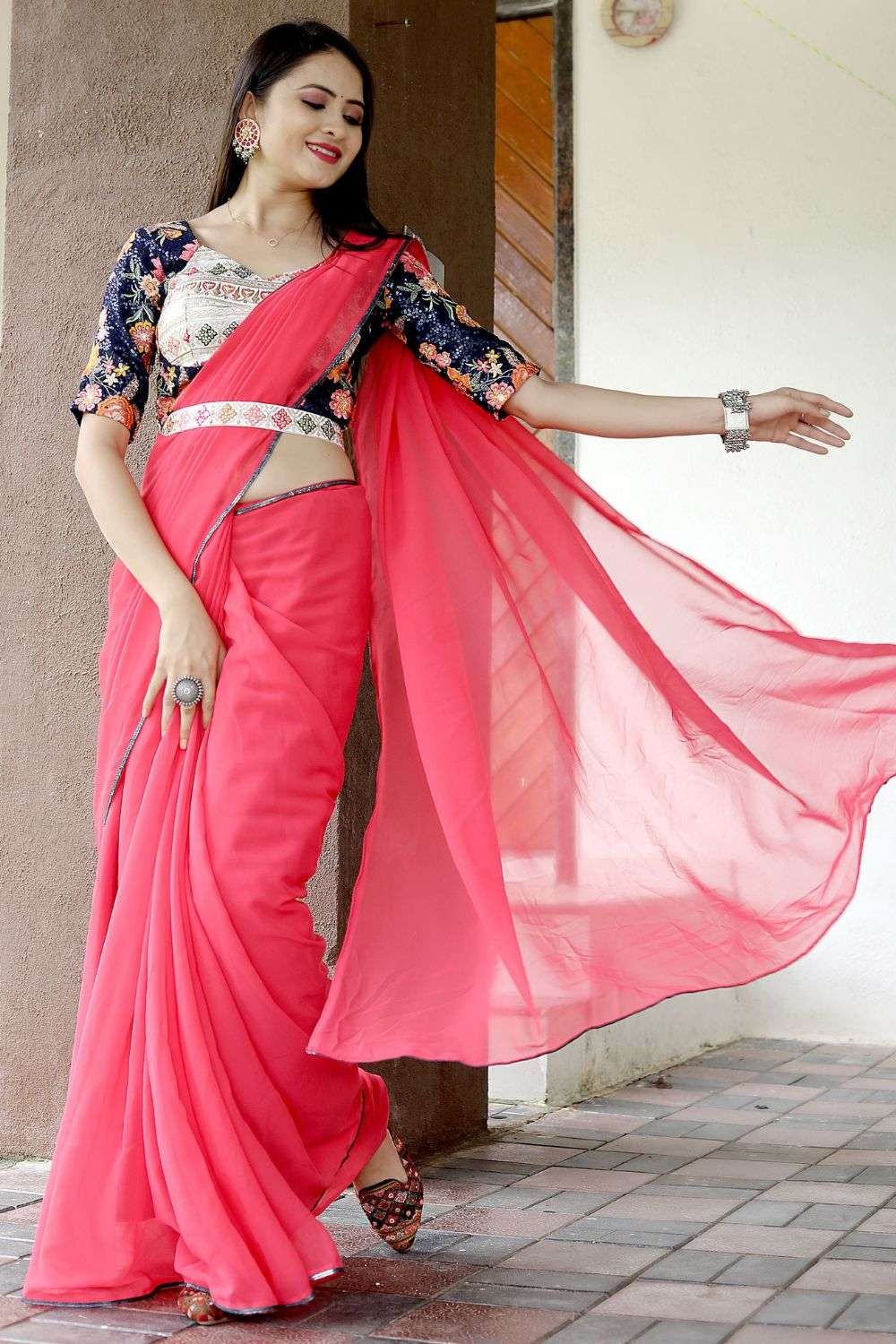 Hand Work Banarasi Silk Cream & Pink Saree With Contrast Blouse Online –  Sunasa