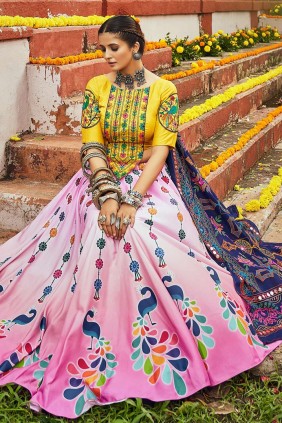 Navratri Dress for a Modern Twist: Fusion Outfit Ideas for a